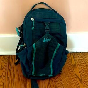 REI Coop Kids Outdoor Backpack, travel, hiking, day trips, teal, lightweight